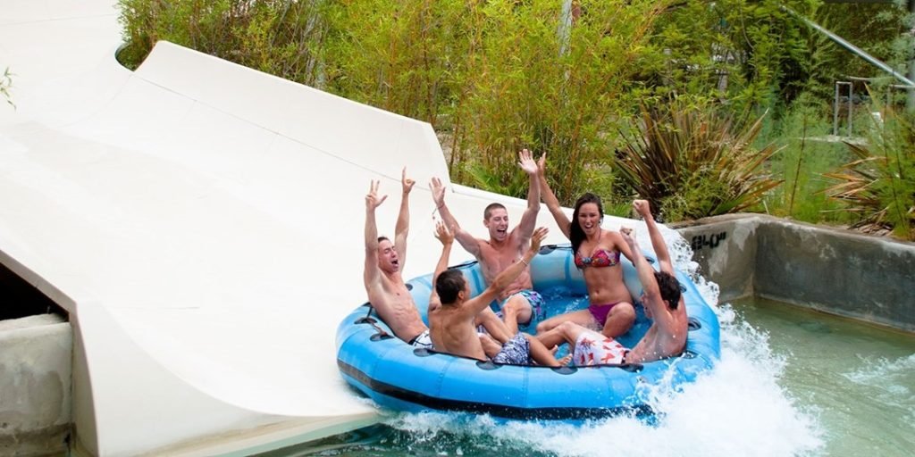 35 دولارًا وأكثر – الدخول إلى Six Flags Hurricane Harbour، ووفر 50%