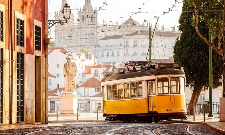 1199 دولارًا أمريكيًا — جولة البرتغال لمدة 7 ليالٍ مع رحلات جوية، وفر 1200 دولارًا أمريكيًا
