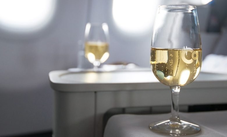 2203 دولارًا أمريكيًا* — درجة رجال الأعمال: نيويورك إلى أوروبا (ذهابًا وإيابًا)