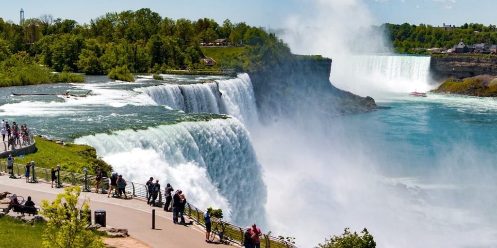 2499 دولارًا – جزيرة Mackinac Tour ، Niagara Falls & More